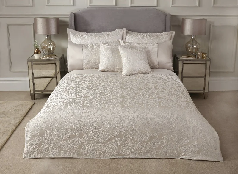 Duchess - Embellished Jacquard Duvet Set in Cream