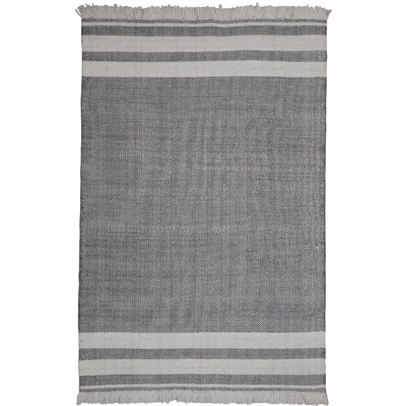 5' X 7' Striped Handmade Stain Resistant Non Skid Outdoor / Indoor Area Rug - Gray