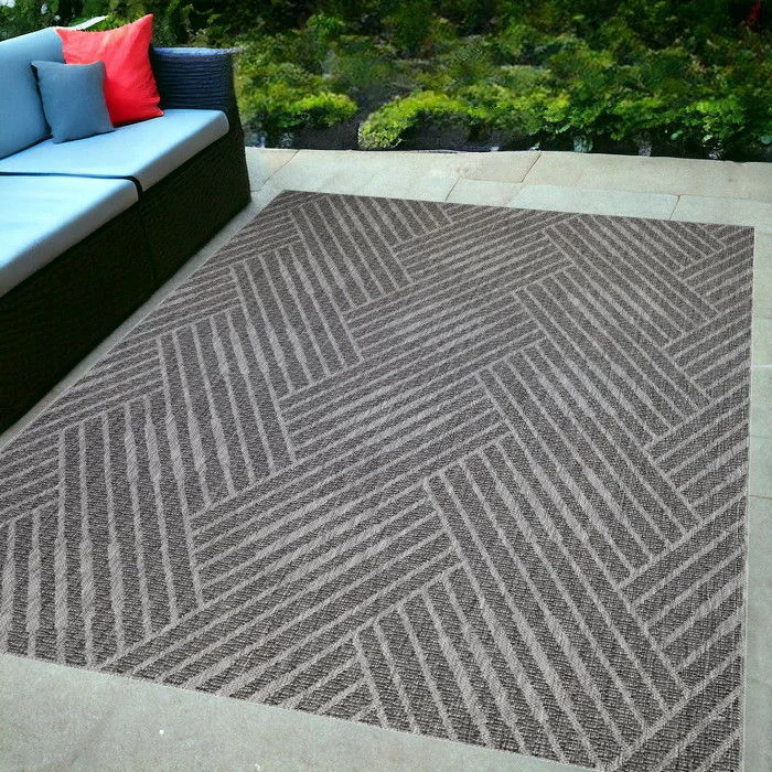 6' X 9' Geometric Stain Resistant Outdoor / Indoor Area Rug - Gray / Blue